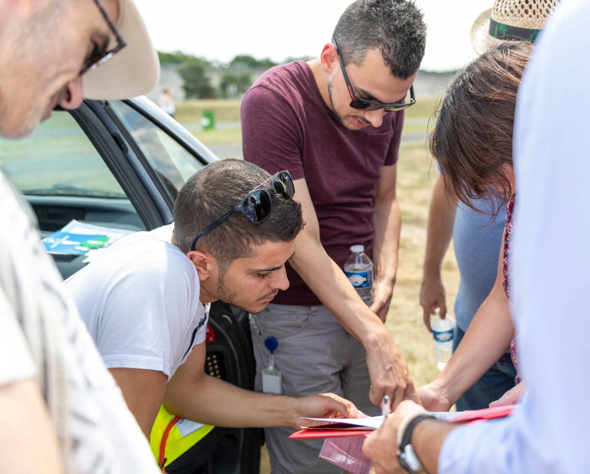 Des énigmes qui valorisent l'esprit de groupe.